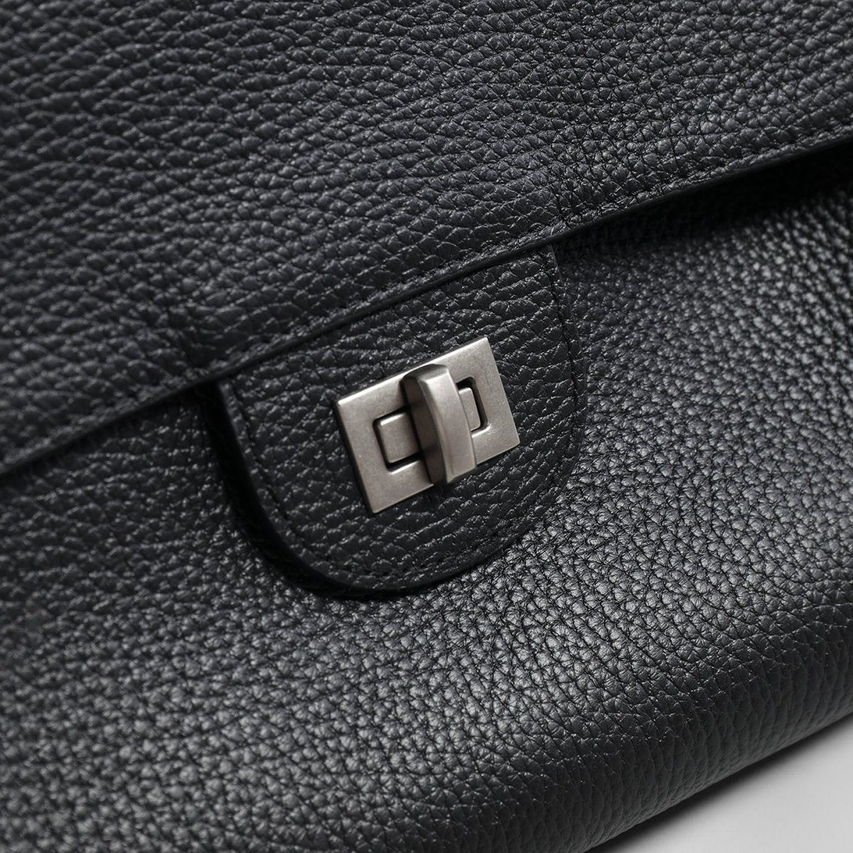 Vintage Turn-Lock Flap Bag – Pebbled Leather Shoulder & Underarm Bag