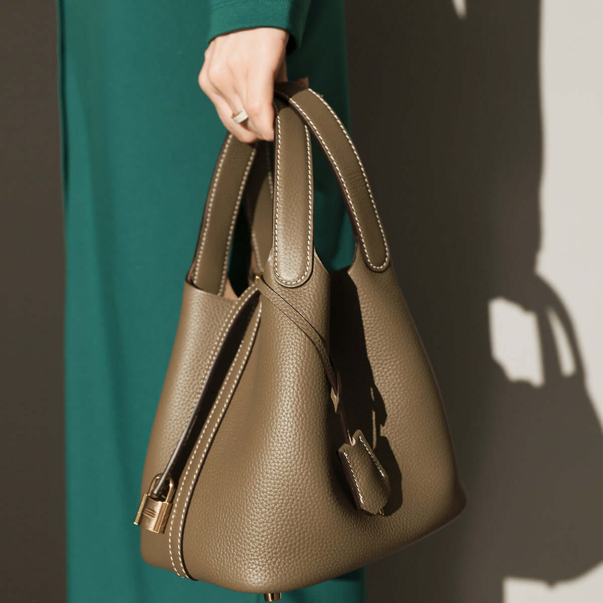 premium bucket tote bag with lock taupe 1