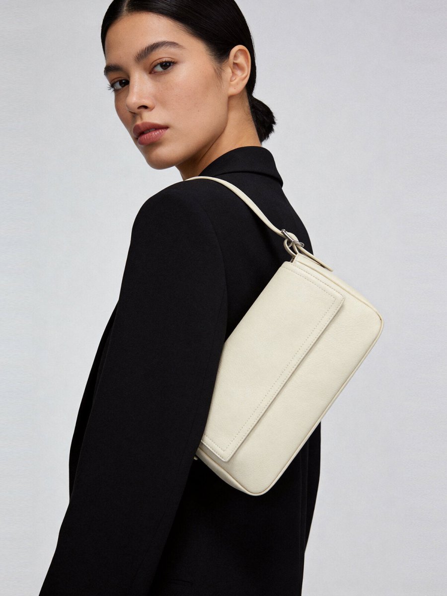 Premium Calfskin Leather Baguette Shoulder Bag – Classic Flap Crossbody with Pebbled Grain Texture