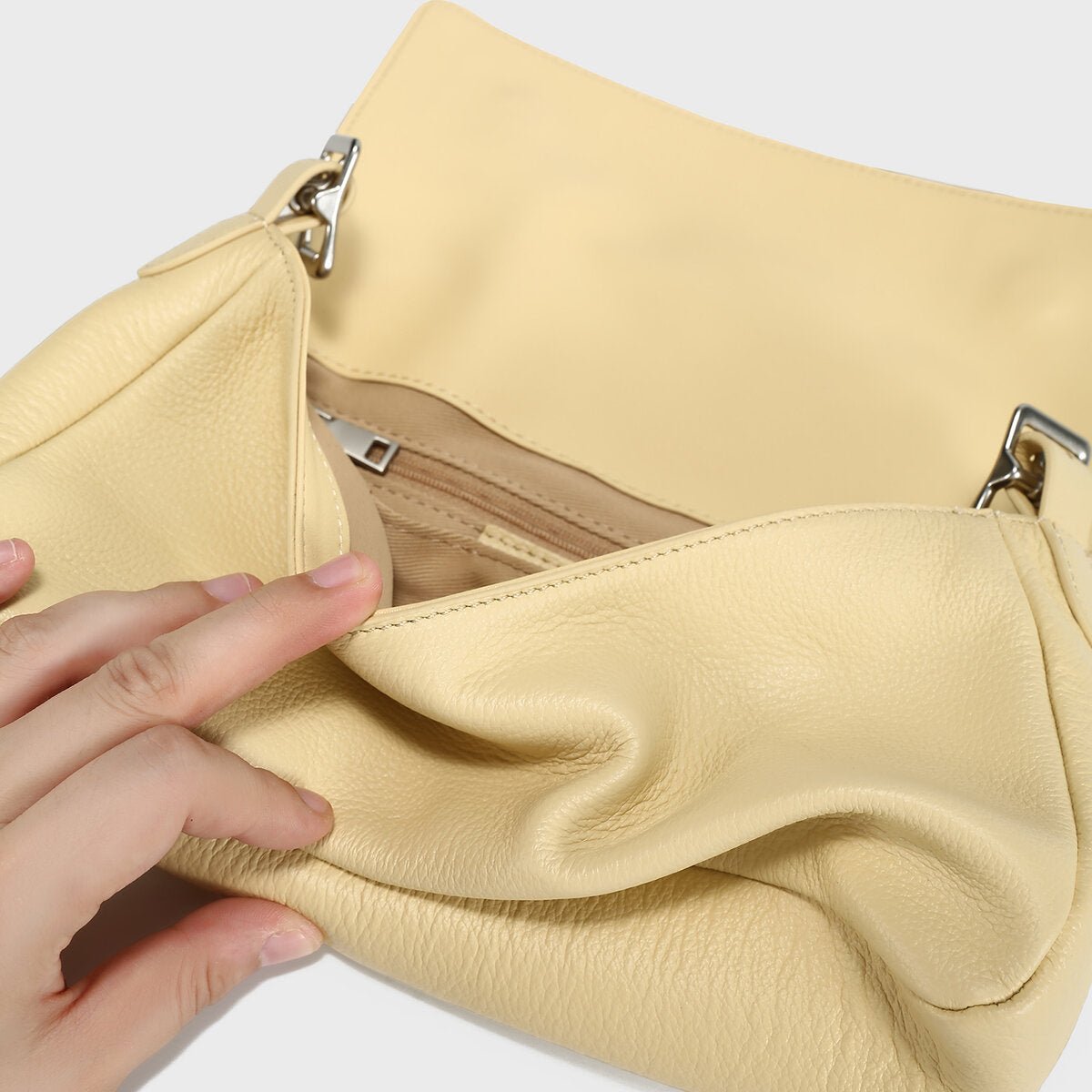 Premium Calfskin Leather Baguette Shoulder Bag – Classic Flap Crossbody with Pebbled Grain Texture
