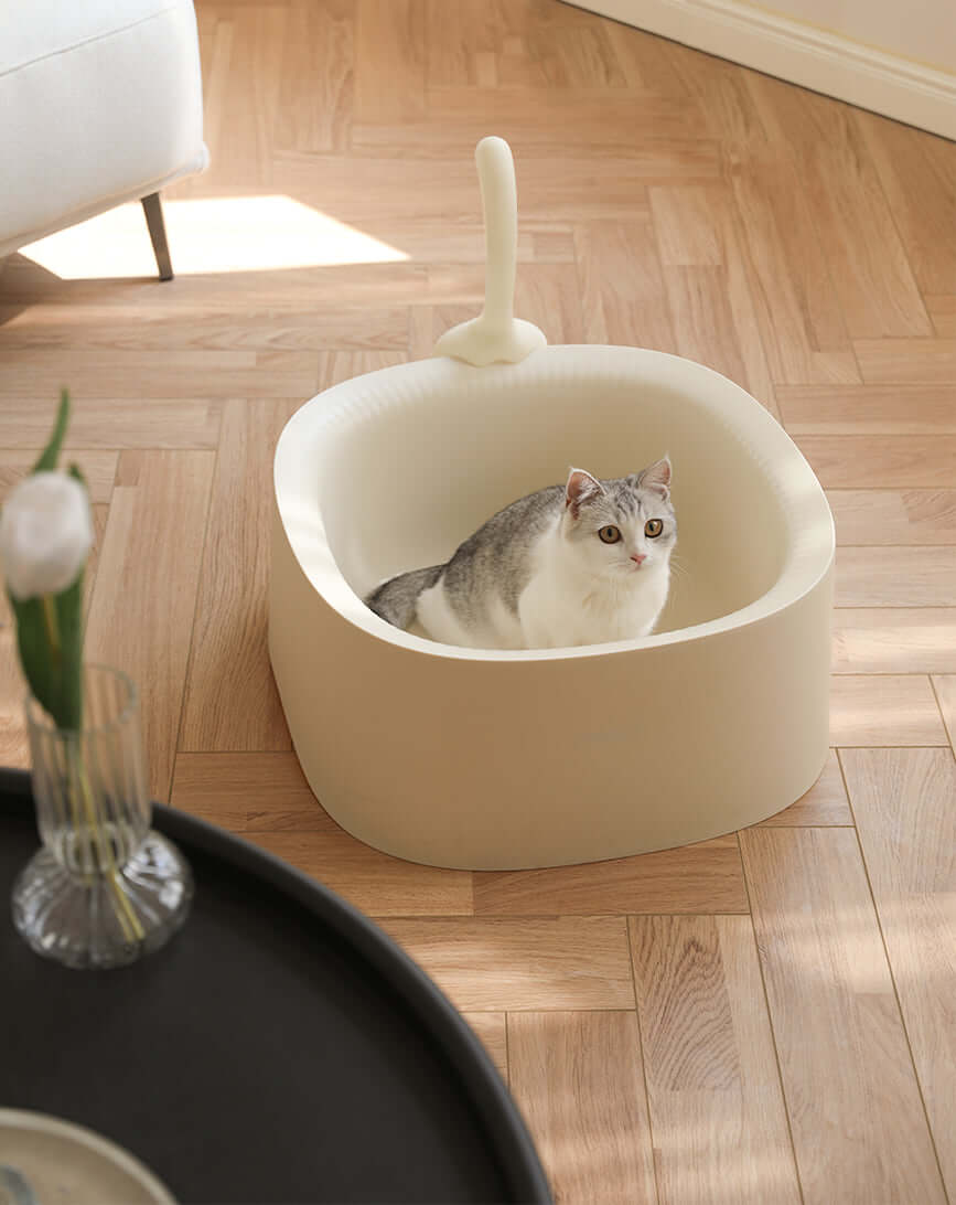 purring cat litter tray with scoop cream 1