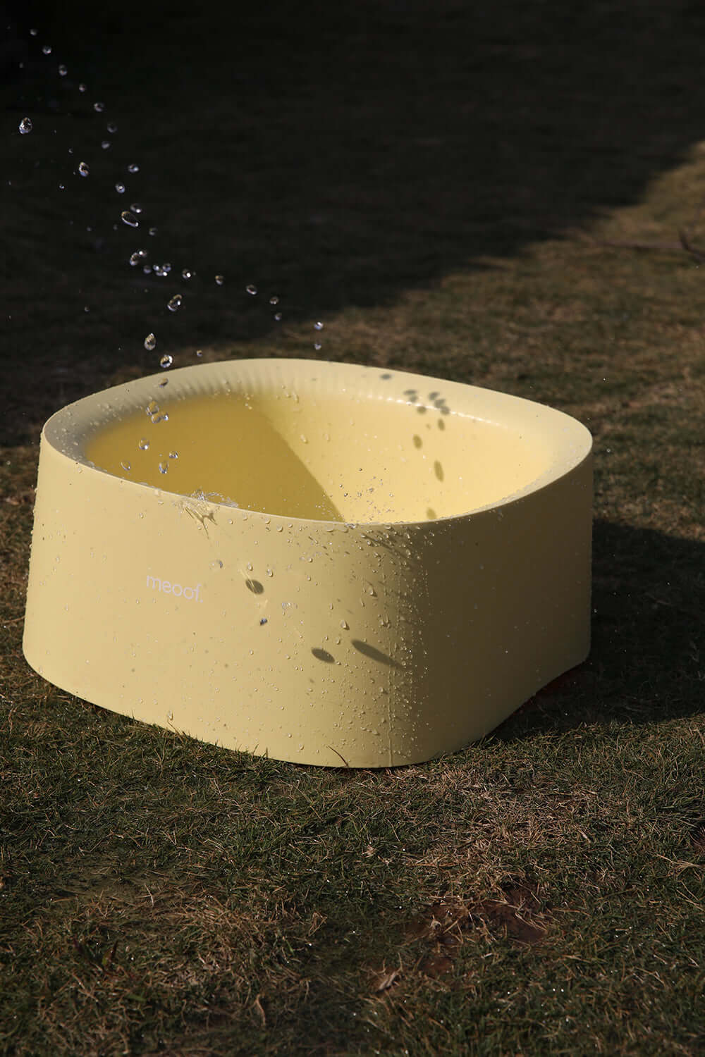 purring cat litter tray with scoop yellow 2