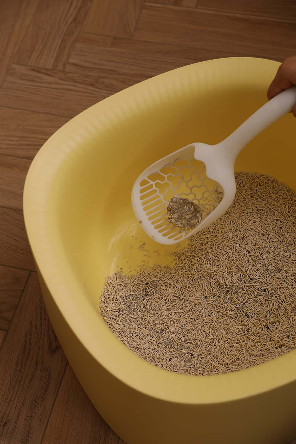 purring-cat-litter-tray-with-scoop_yellow_4.jpg