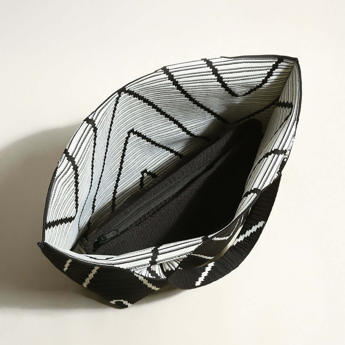 retro chevron black canvas tote bag black 3