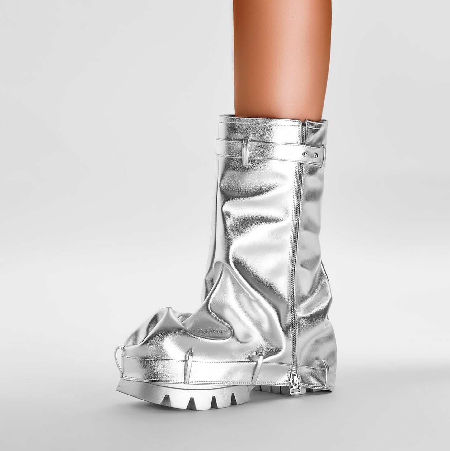 ruched-loose-fit-metallic-boots_all_silver_7.jpg