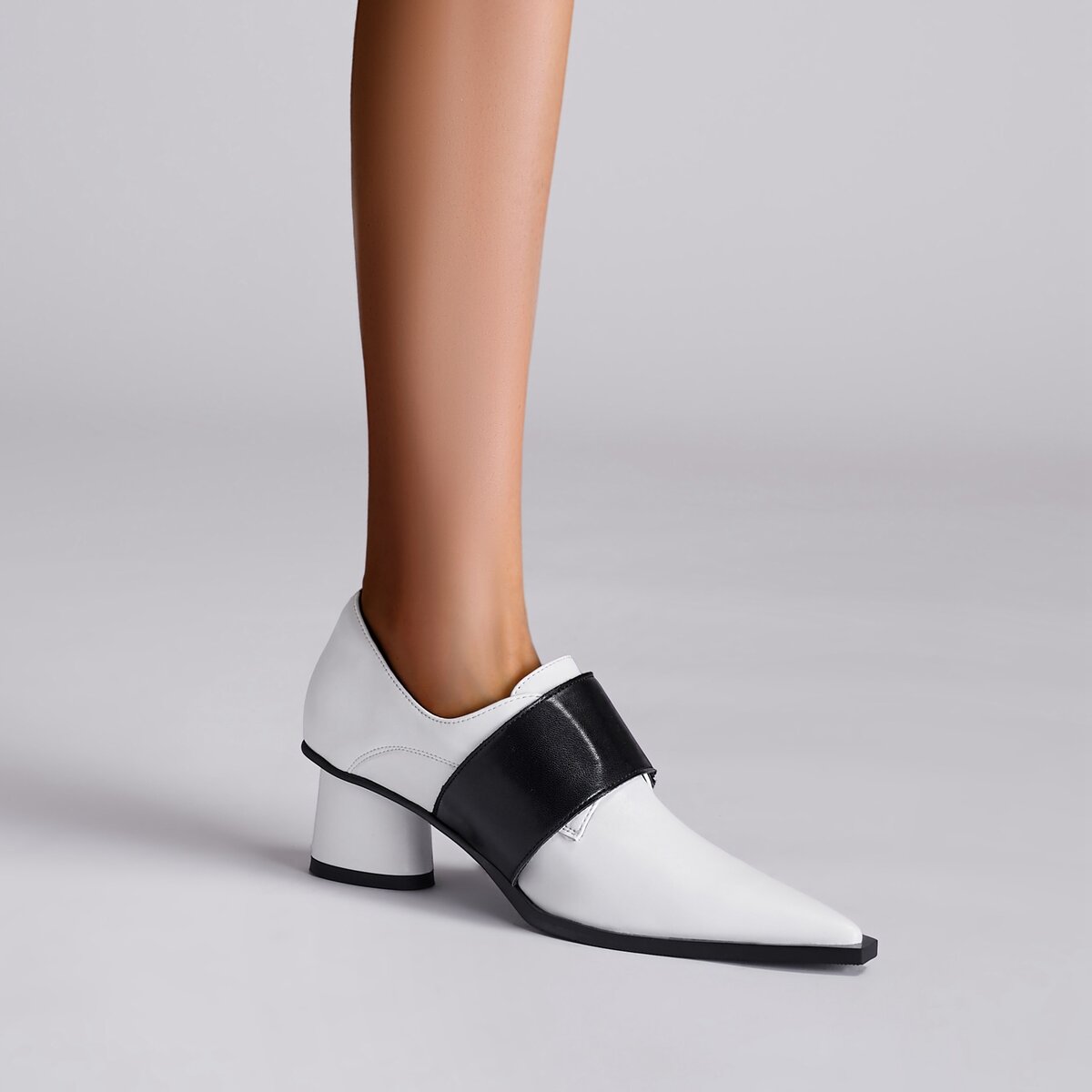 Sculpted Pointed Toe Leather Loafers with Quilted Strap