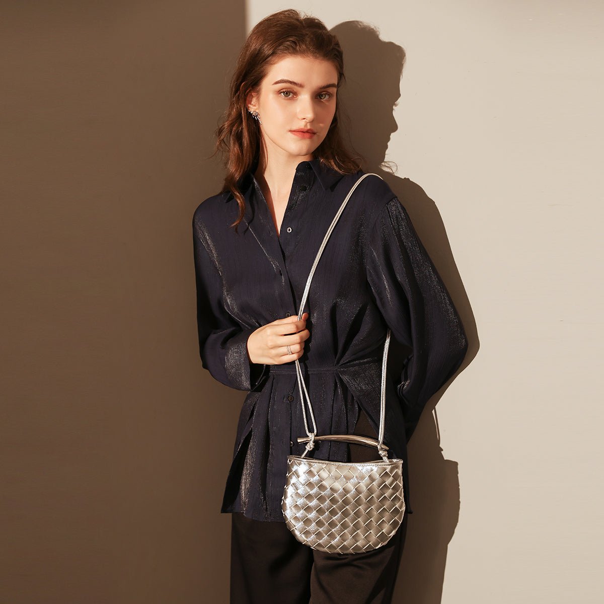 Sculpted Riviera Woven Leather Hobo Bag – Metal Arc Handle Shoulder Bag with Hand-Knotted Details & Convertible Strap
