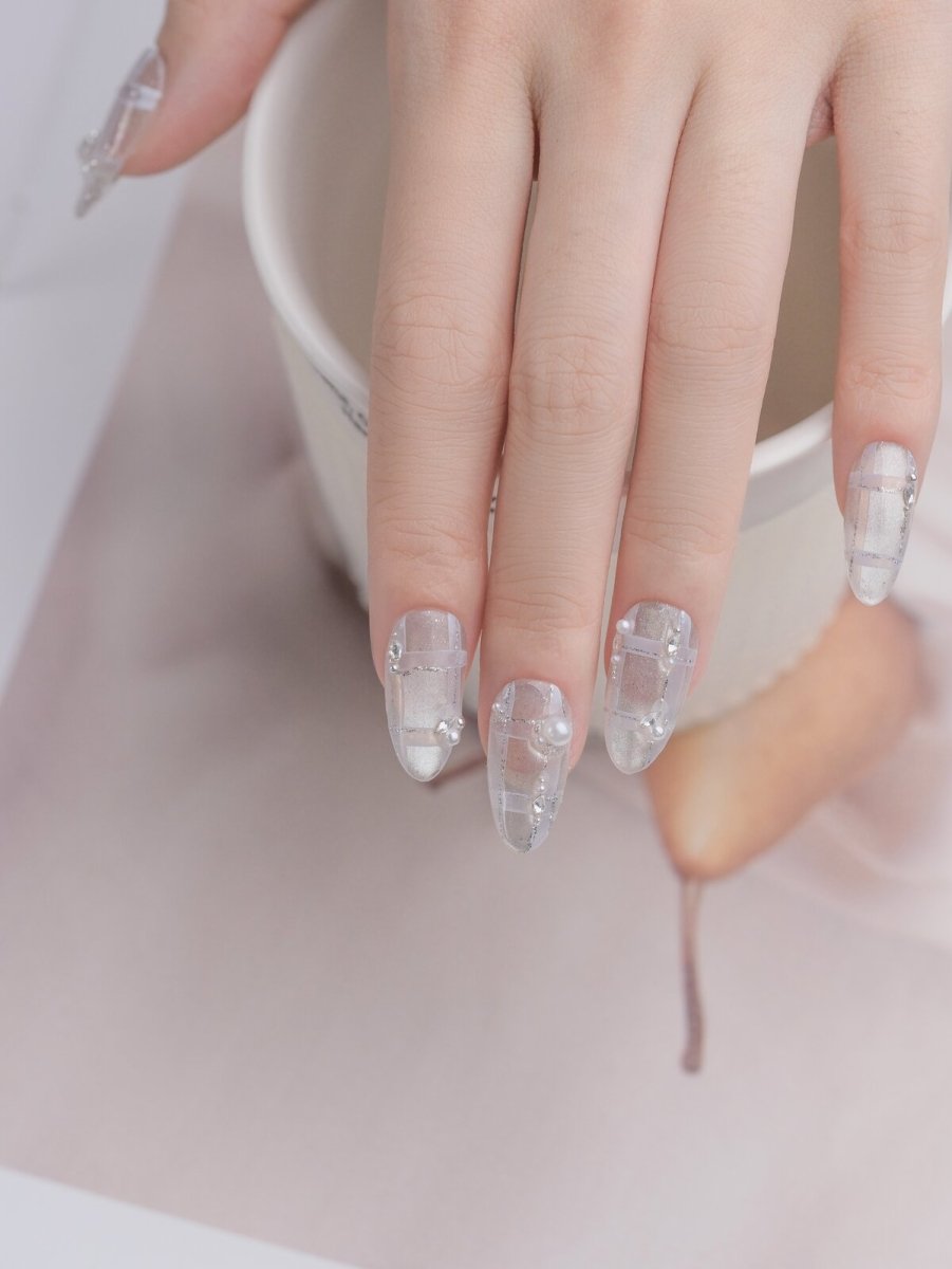 Silver Feather Luster 3D Press-On Nails