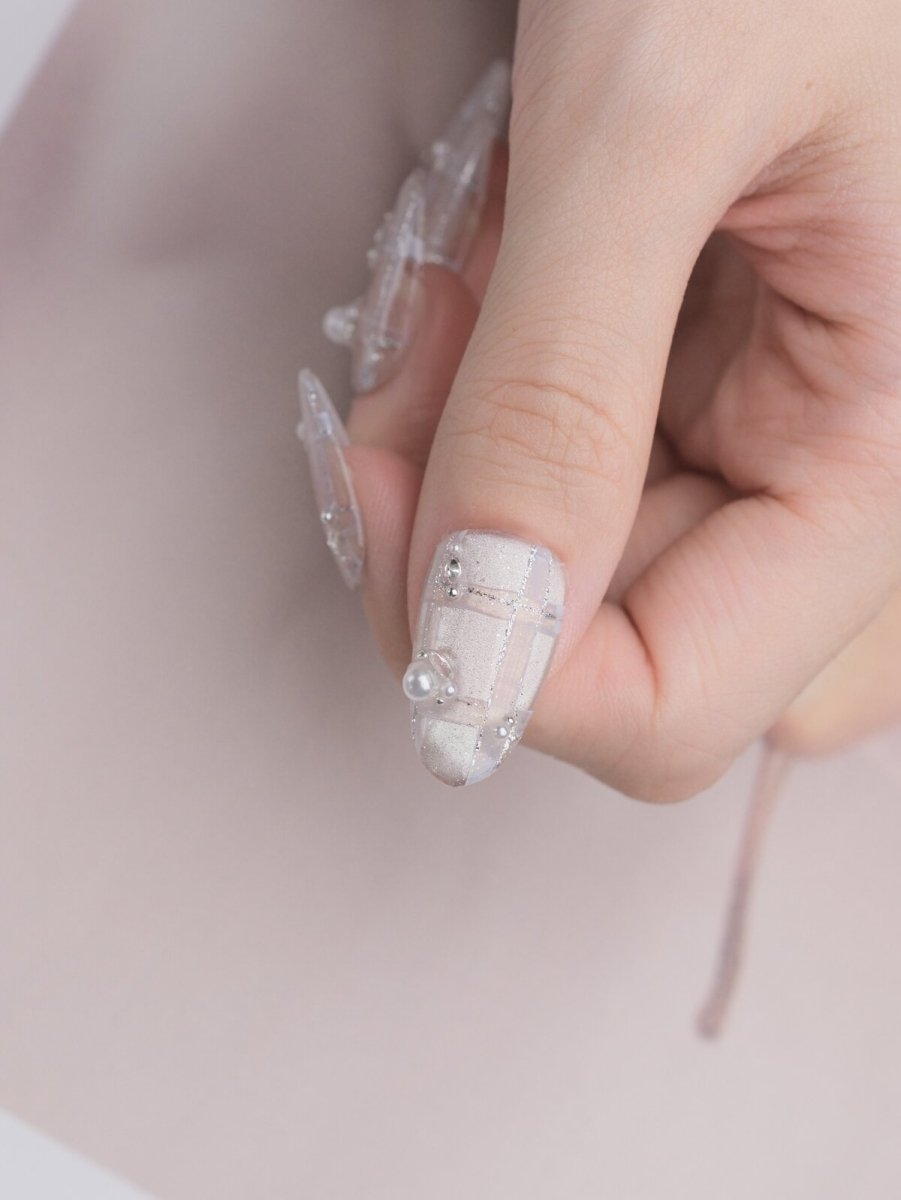 Silver Feather Luster 3D Press-On Nails