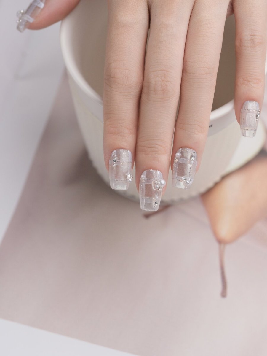 Silver Feather Luster 3D Press-On Nails
