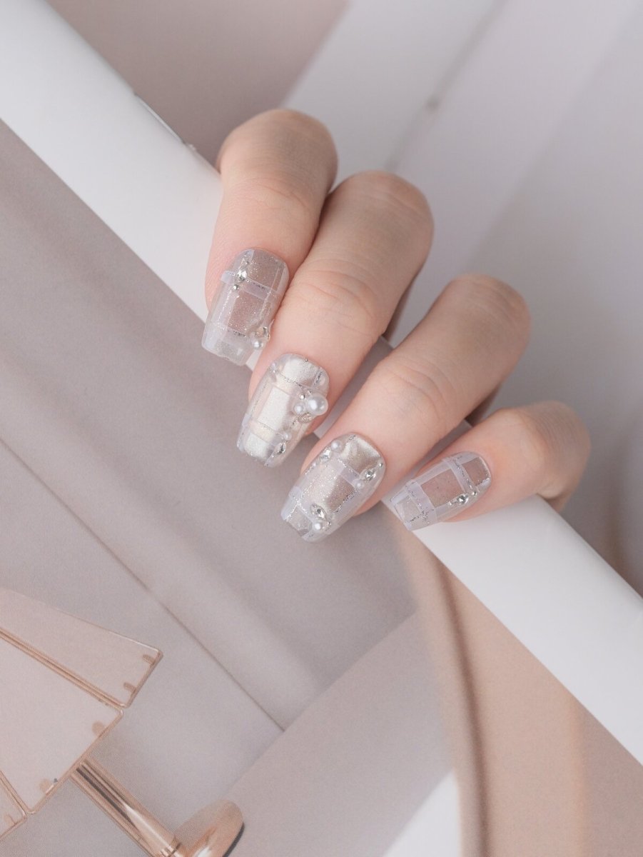 Silver Feather Luster 3D Press-On Nails