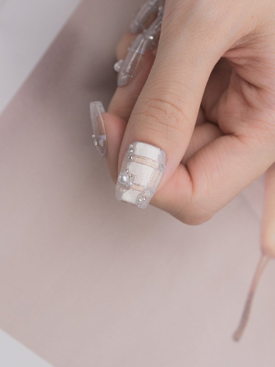 Silver Feather Luster 3D Press-On Nails