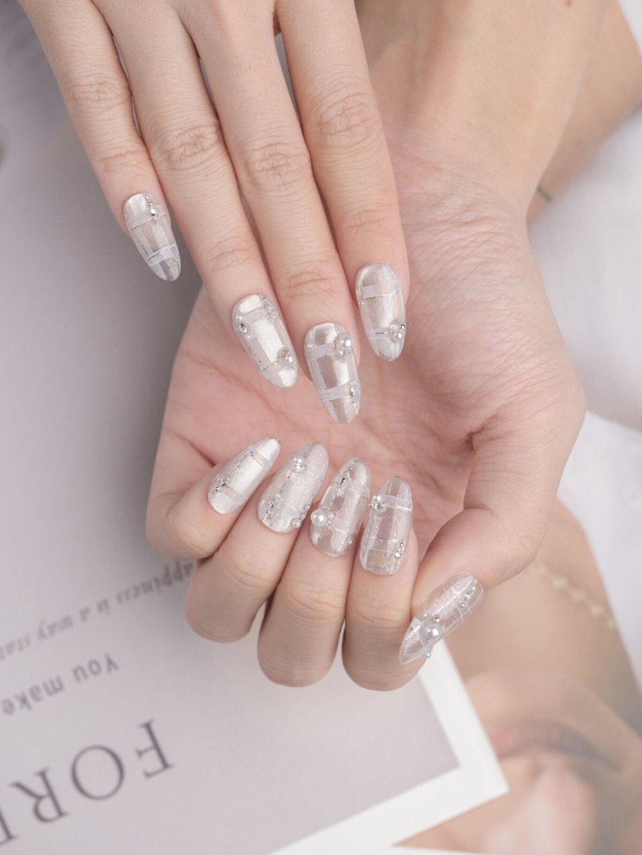 Silver Feather Luster 3D Press-On Nails