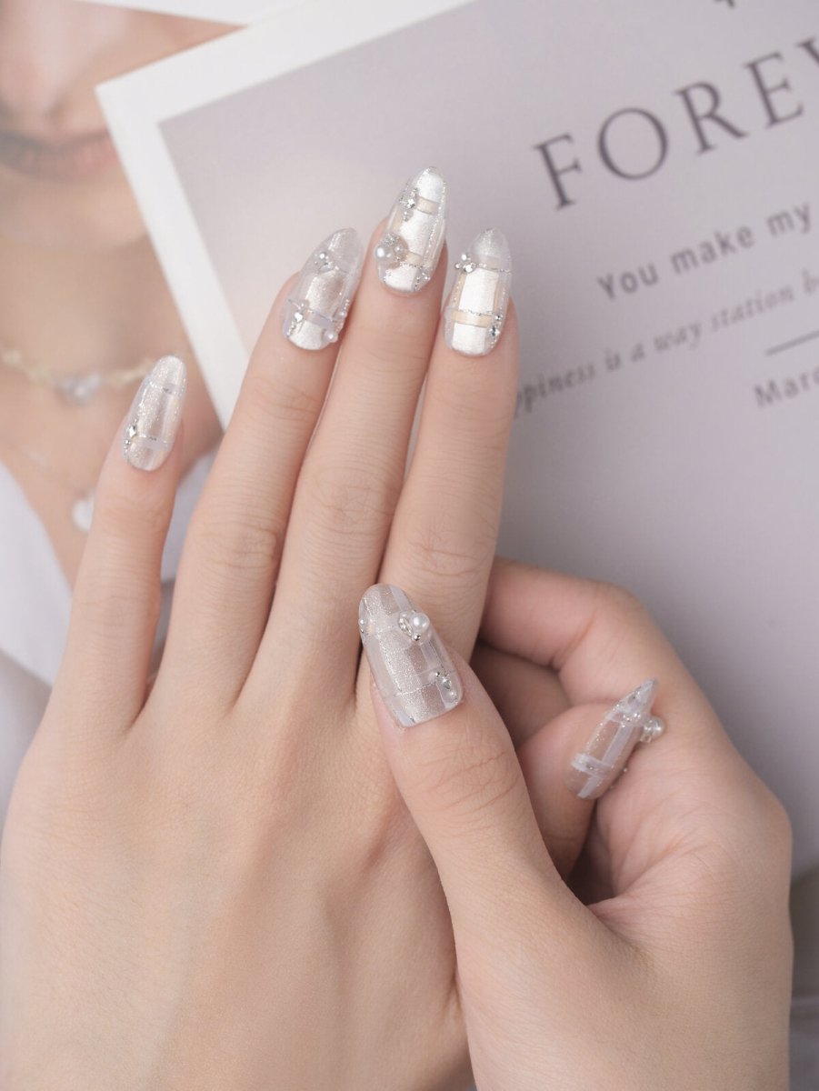 Silver Feather Luster 3D Press-On Nails