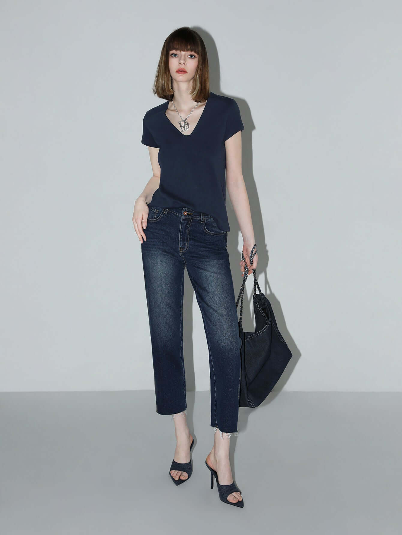 simple v neck short sleeve tee all navy 3