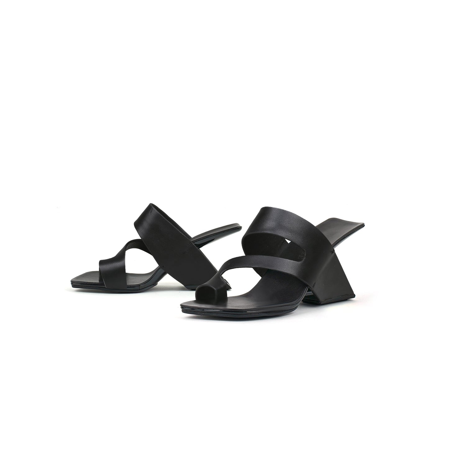 single toe loop strap sandals all black 5