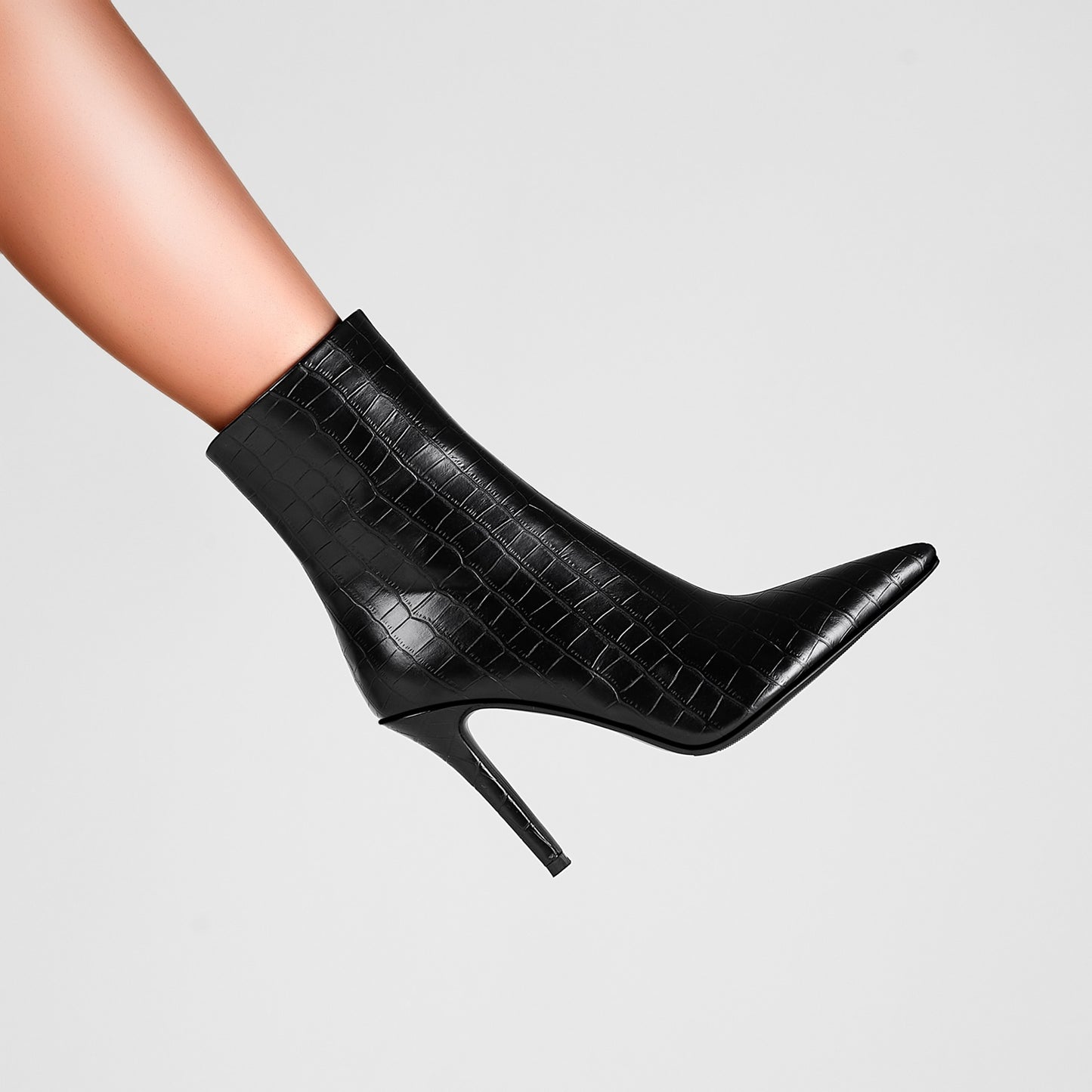 sleek-black-leather-pointed-ankle-boots_all_black_10.jpg