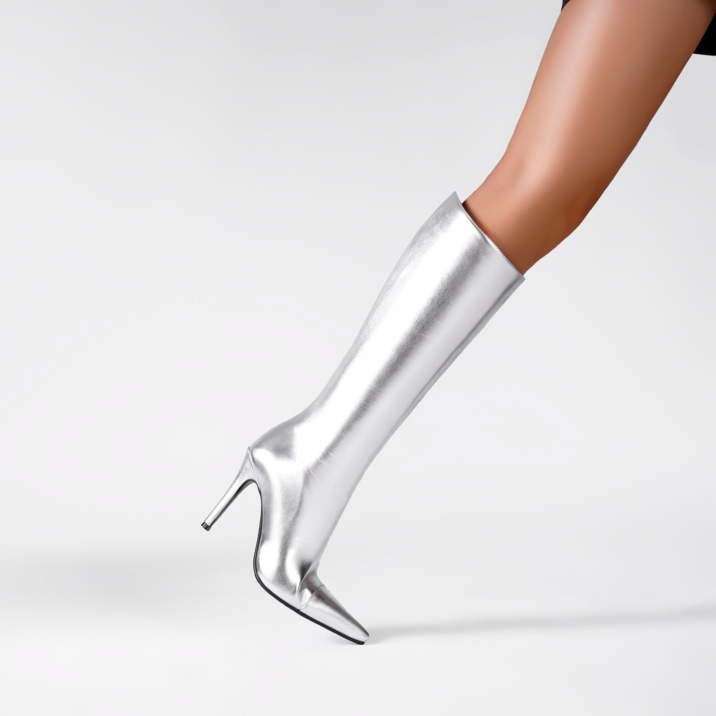 sleek-silver-metallic-pointed-knee-high-boots_all_silver_10.jpg