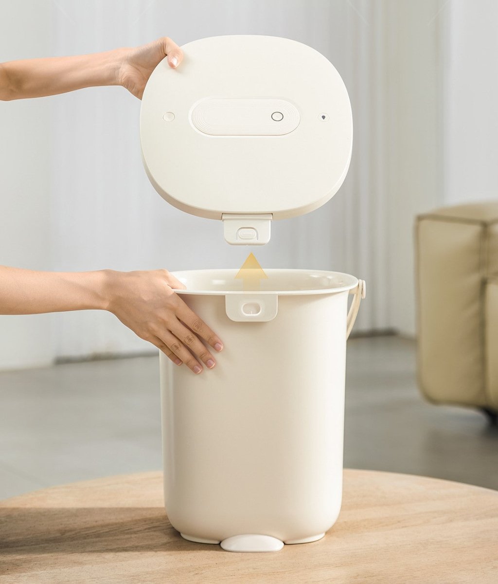Smart Vacuum Pet Food Storage Container with Active Dehumidifier
