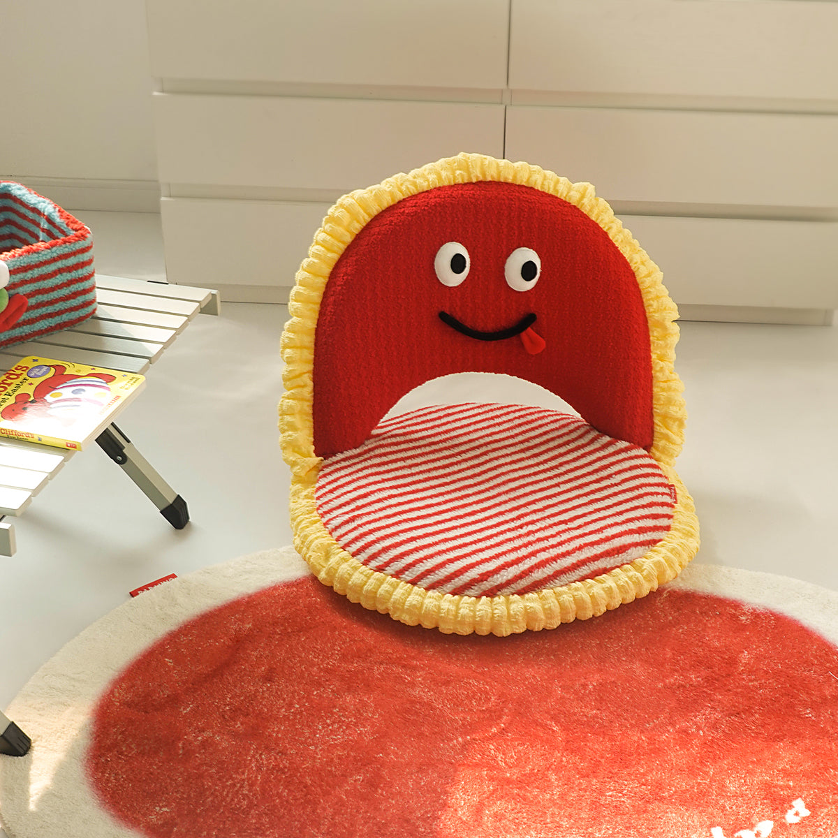 smiley friend foldable chair red 1