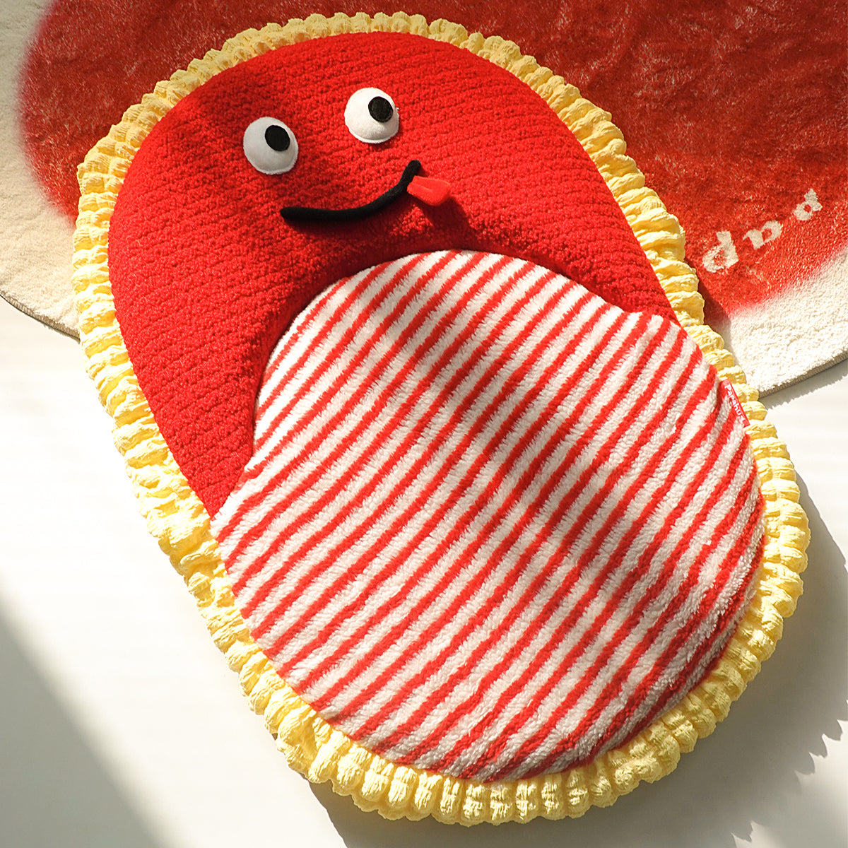 smiley friend foldable chair red 2