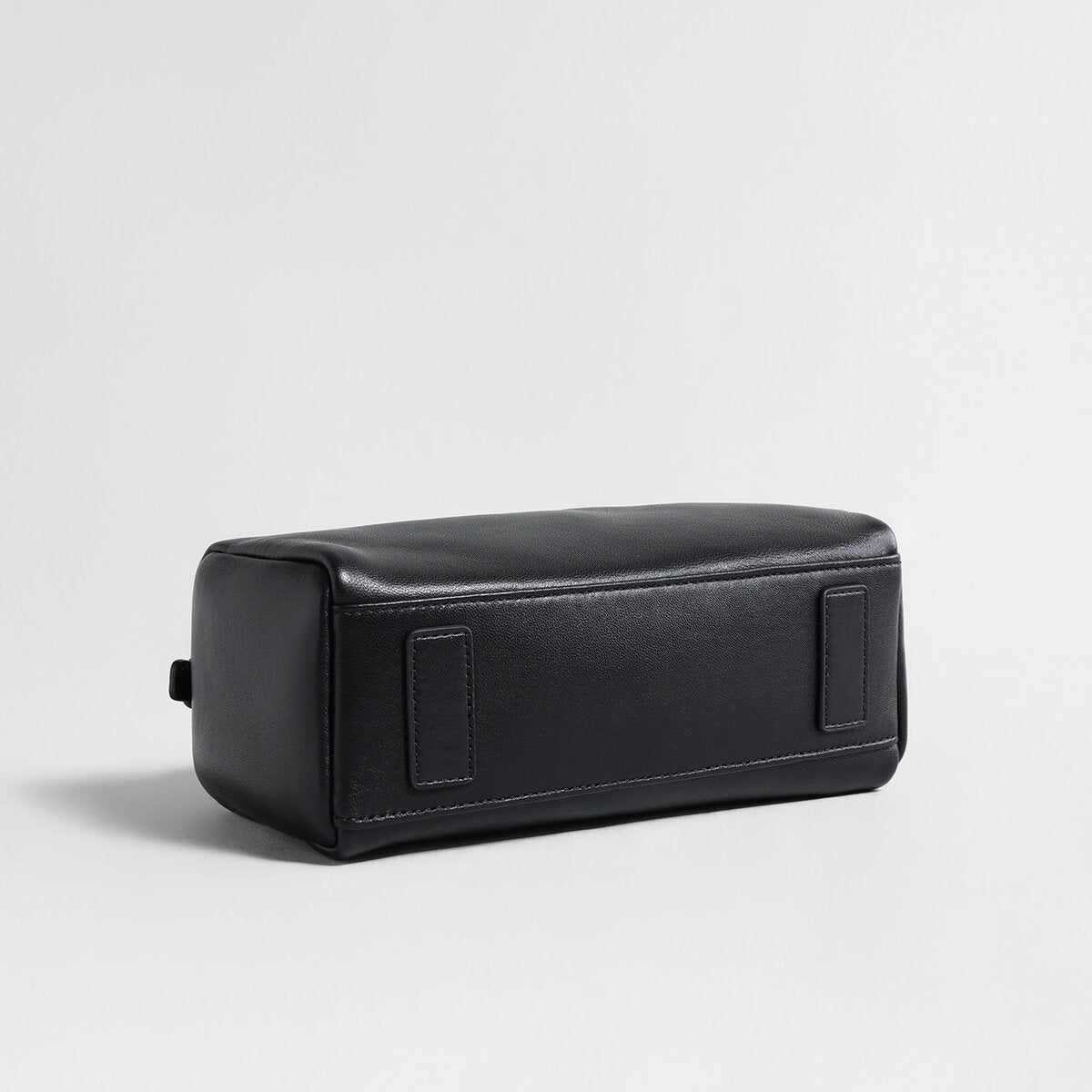 Soft Lambskin Leather Barrel Shoulder Bag – Curved-Zip Cylinder Design with Adjustable Crossbody Strap