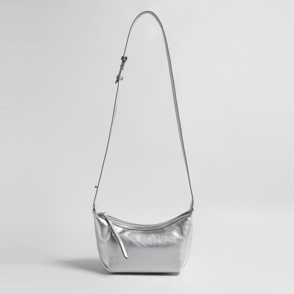 Soft Leather Crescent Crossbody – Minimalist Arc Shoulder Bag with Dual Straps