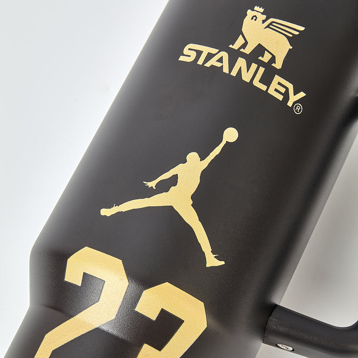 Stanley x Air Jordan 23 Retro 40oz Quencher H2.0 Tumbler – Matte Black Gold Jumpman