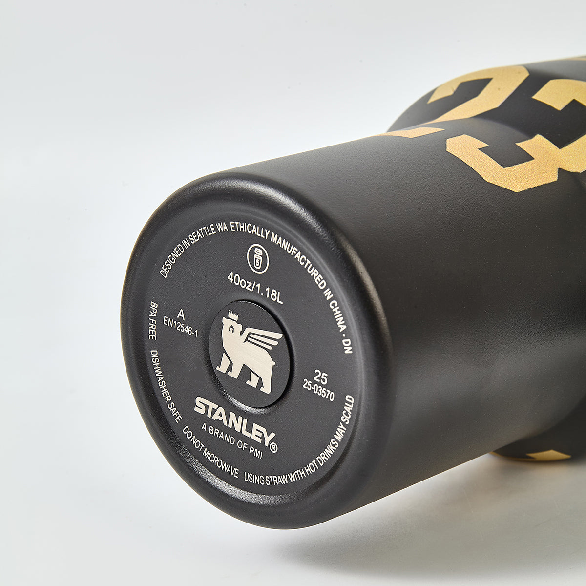 Stanley x Air Jordan 23 Retro 40oz Quencher H2.0 Tumbler – Matte Black Gold Jumpman