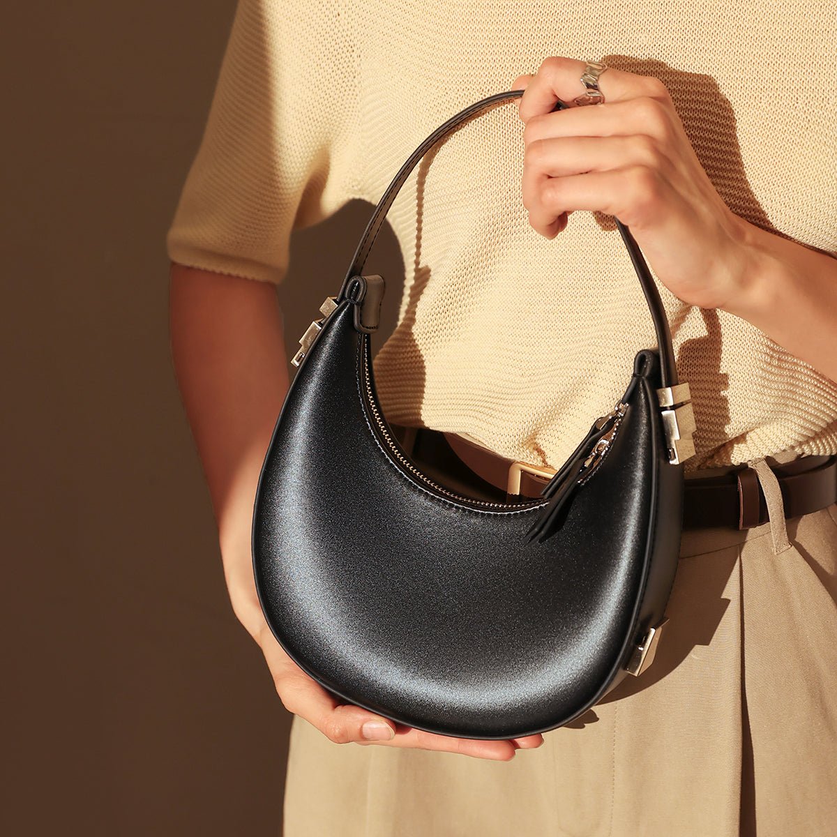 Structured Black Leather Crescent Moon Shoulder Bag – Smooth Grain Dumpling Hobo with Geometric Hardware