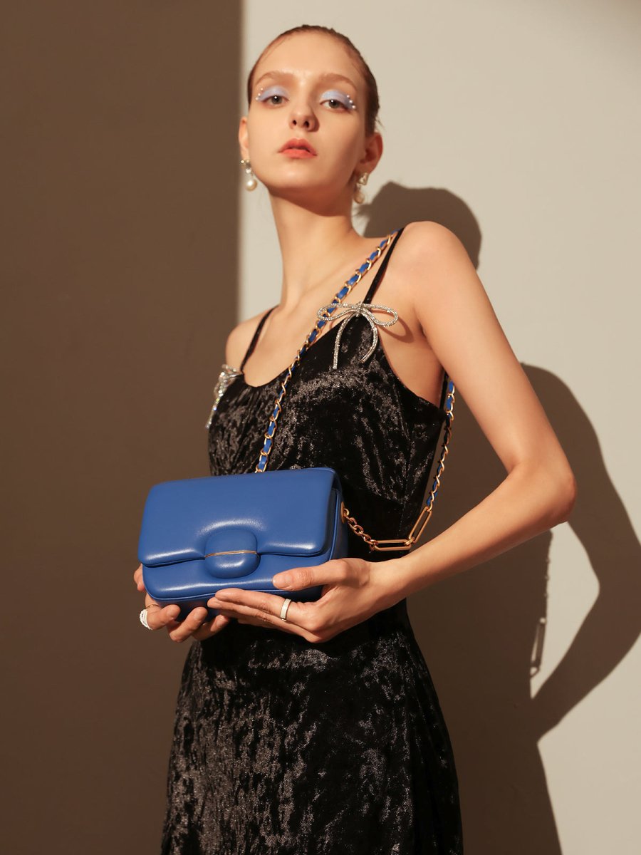 Structured Buckle Leather Shoulder Bag – Sculptural Lambskin Flap Bag with Gold Chain Strap