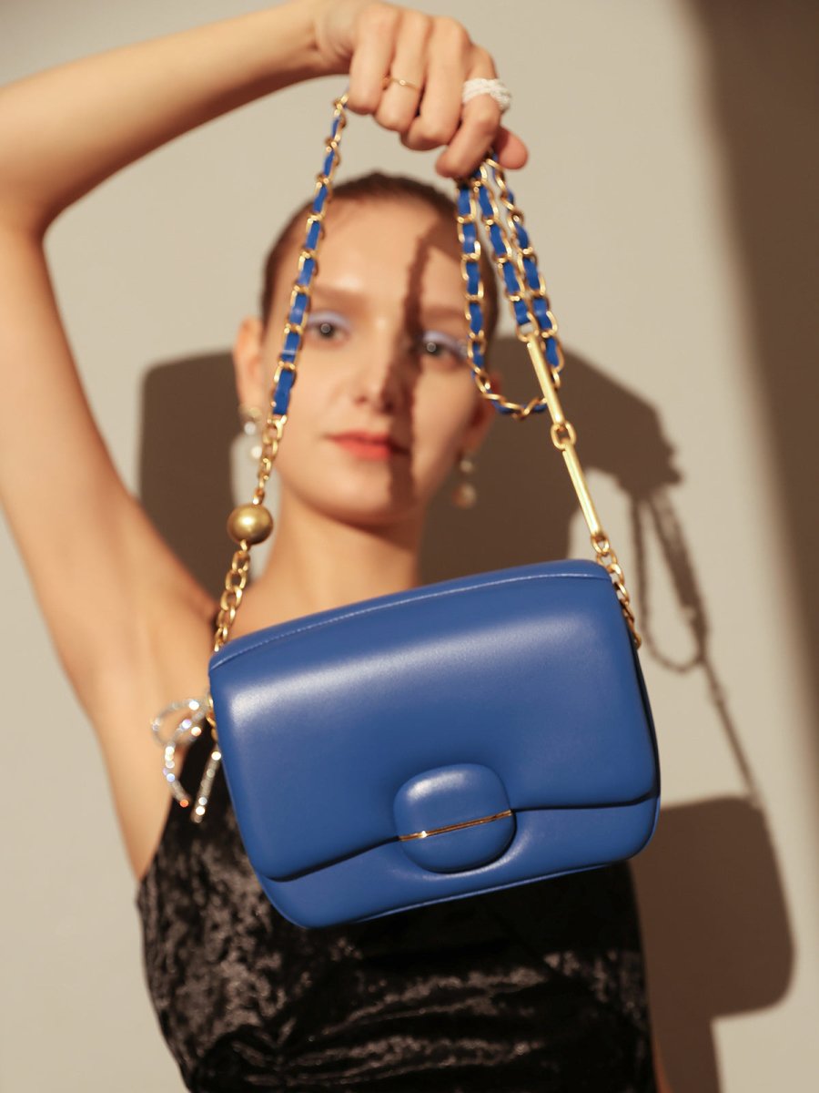 Structured Buckle Leather Shoulder Bag – Sculptural Lambskin Flap Bag with Gold Chain Strap