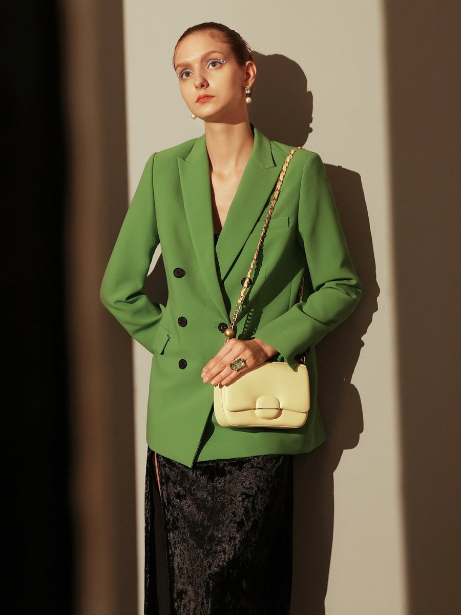 Structured Buckle Leather Shoulder Bag – Sculptural Lambskin Flap Bag with Gold Chain Strap