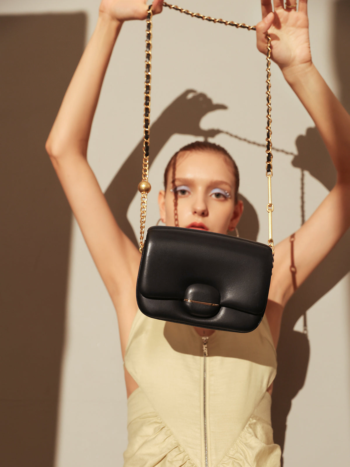 structured buckle leather shoulder bag black 5