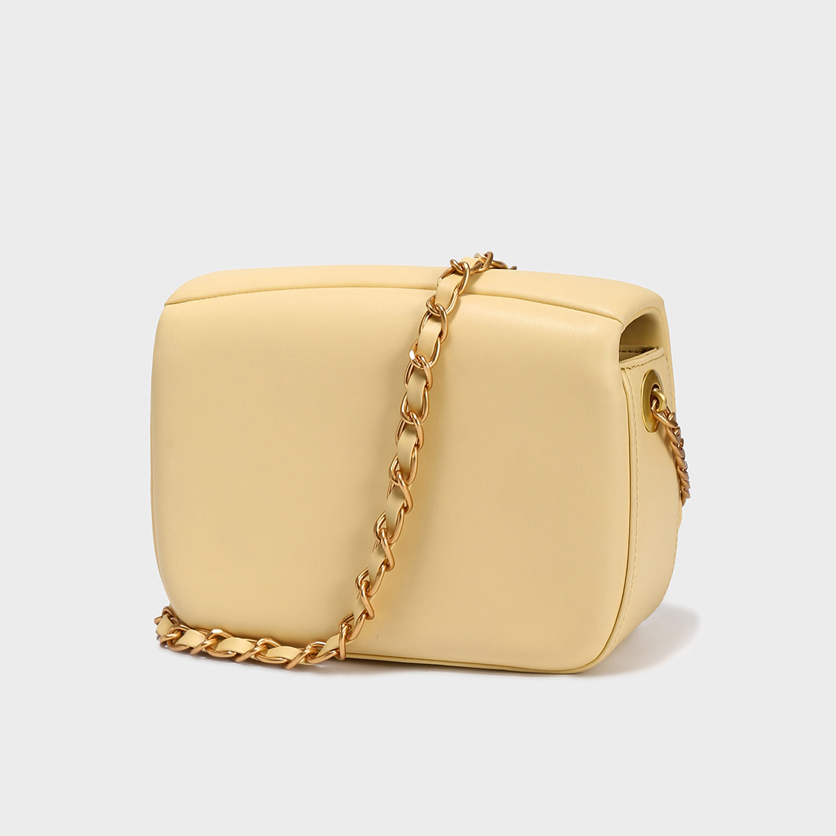 structured-buckle-leather-shoulder-bag_yellow_3.JPG