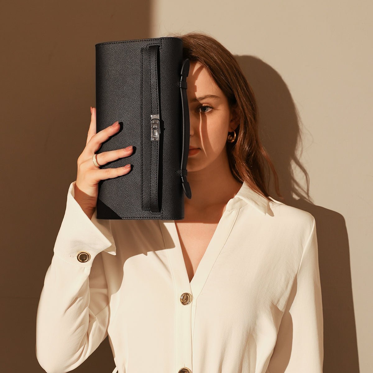 Structured Saffiano Leather Top-Handle Clutch – Elongated Evening Bag with Silver Turn-Lock & Contrast Stitching