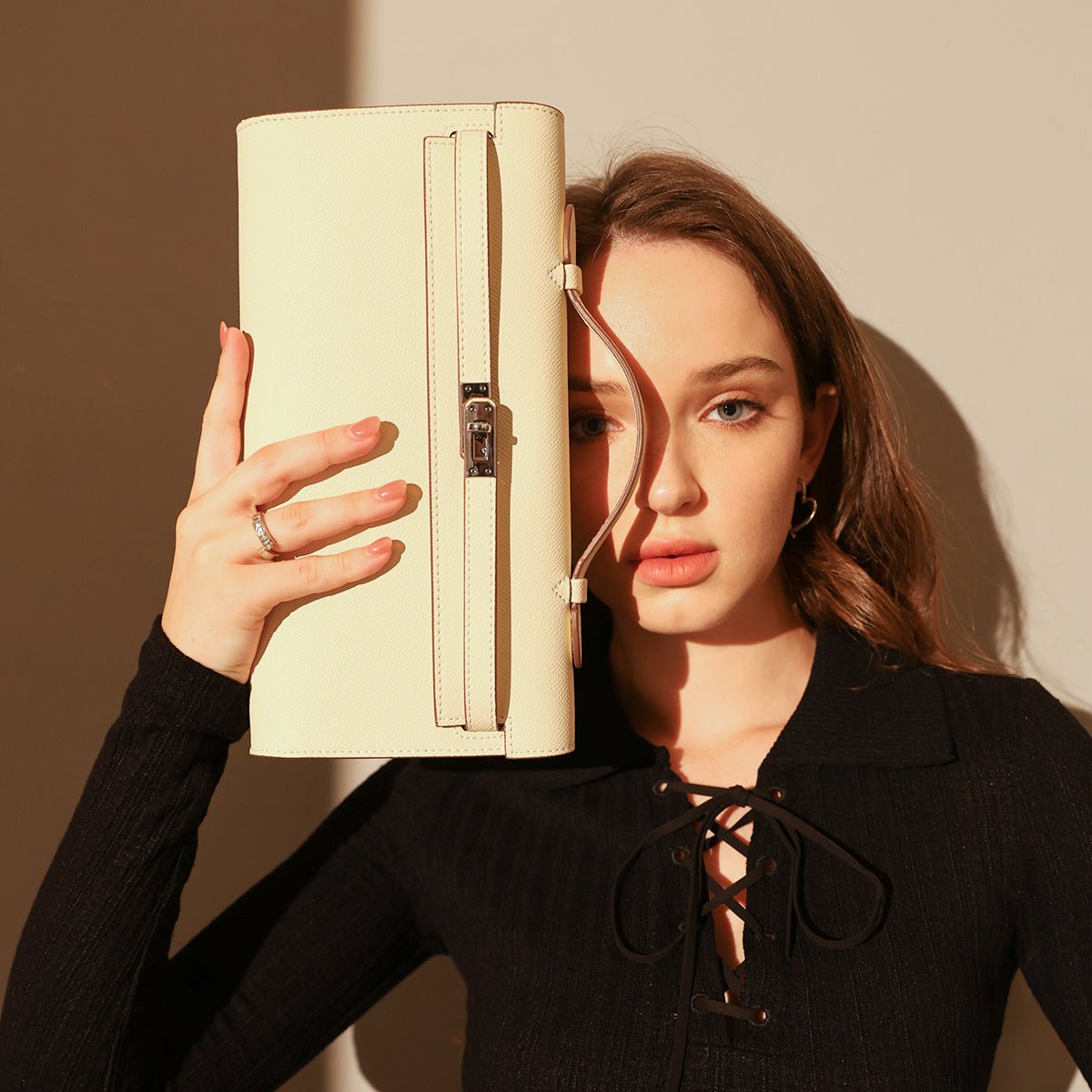 Structured Saffiano Leather Top-Handle Clutch – Elongated Evening Bag with Silver Turn-Lock & Contrast Stitching