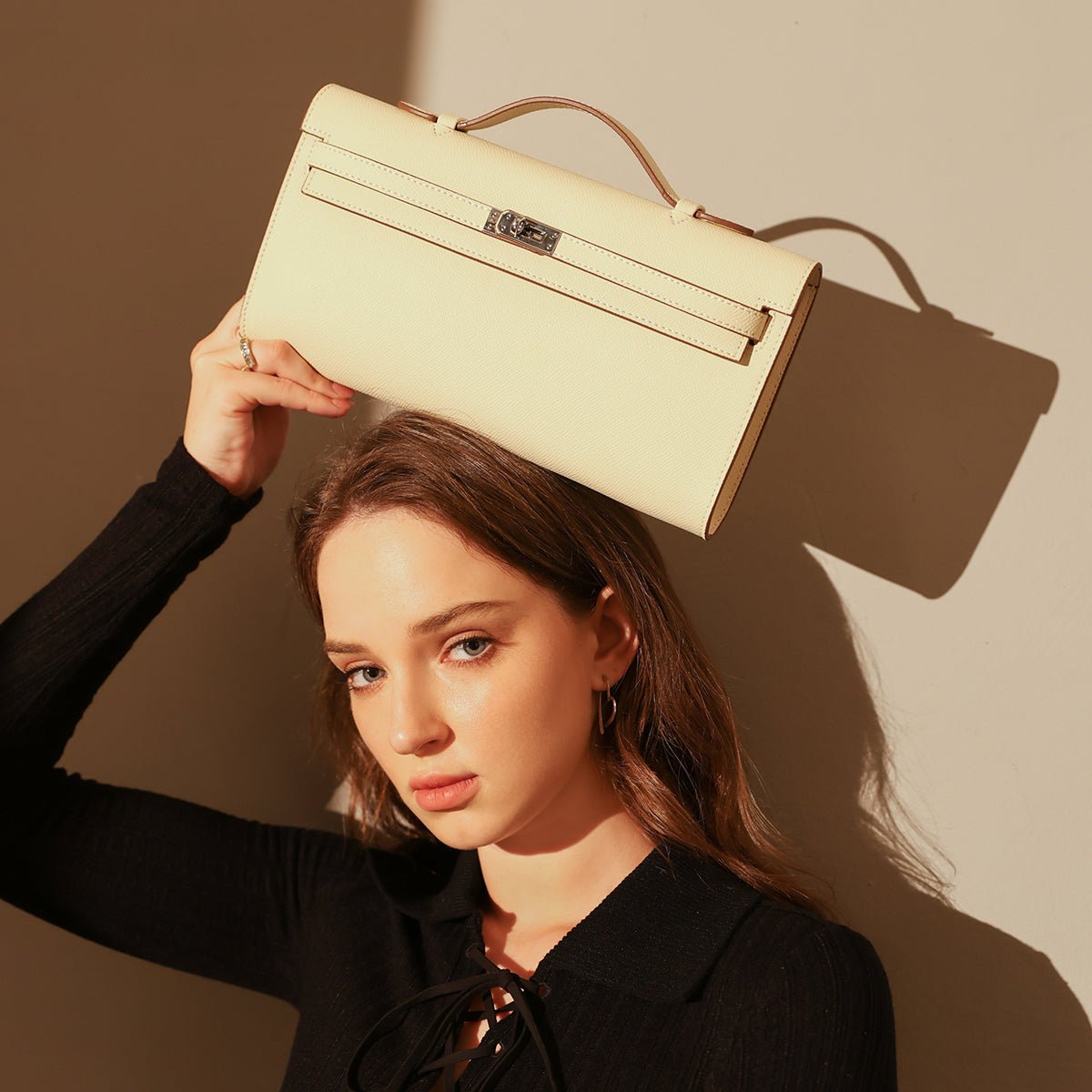 Structured Saffiano Leather Top-Handle Clutch – Elongated Evening Bag with Silver Turn-Lock & Contrast Stitching