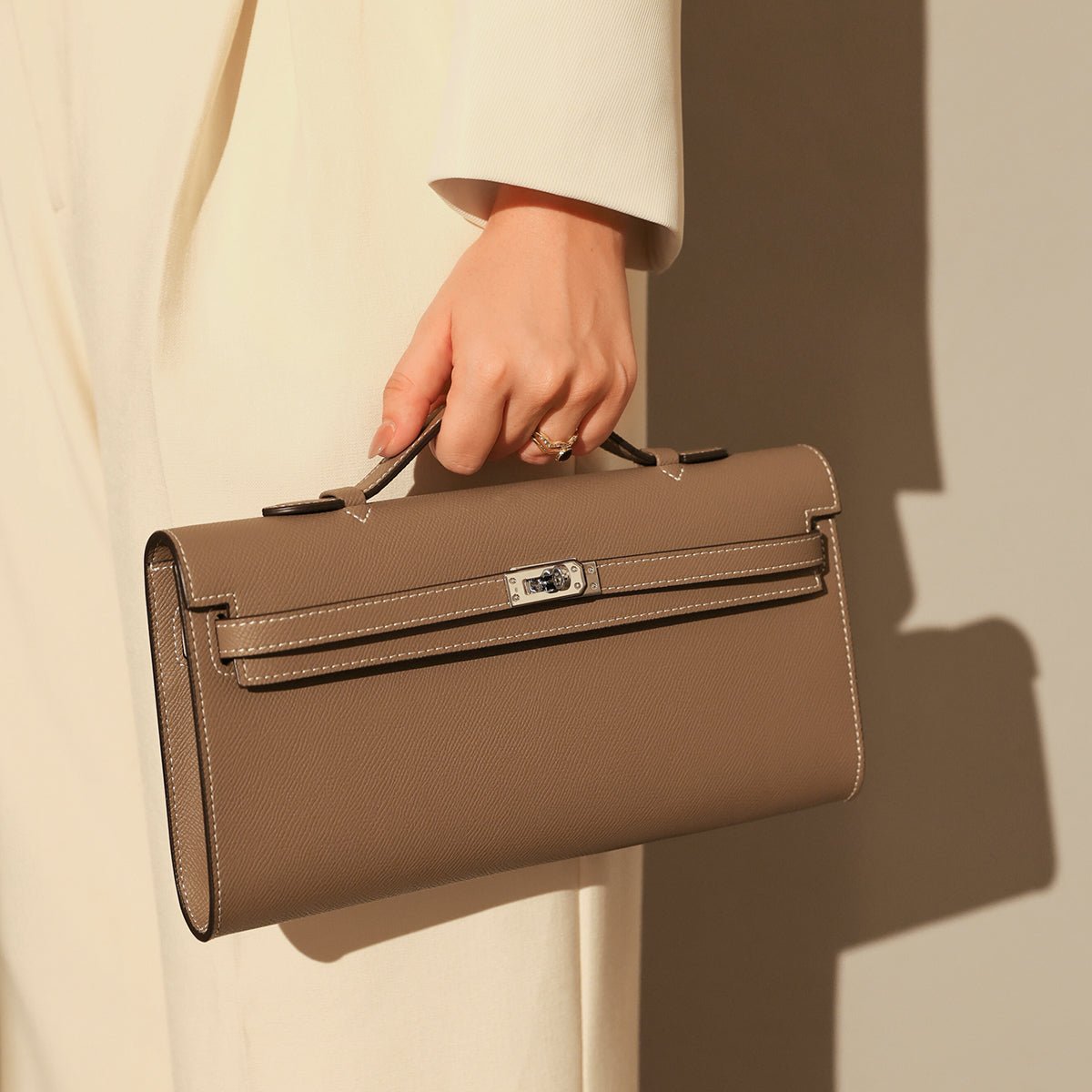 Structured Saffiano Leather Top-Handle Clutch – Elongated Evening Bag with Silver Turn-Lock & Contrast Stitching
