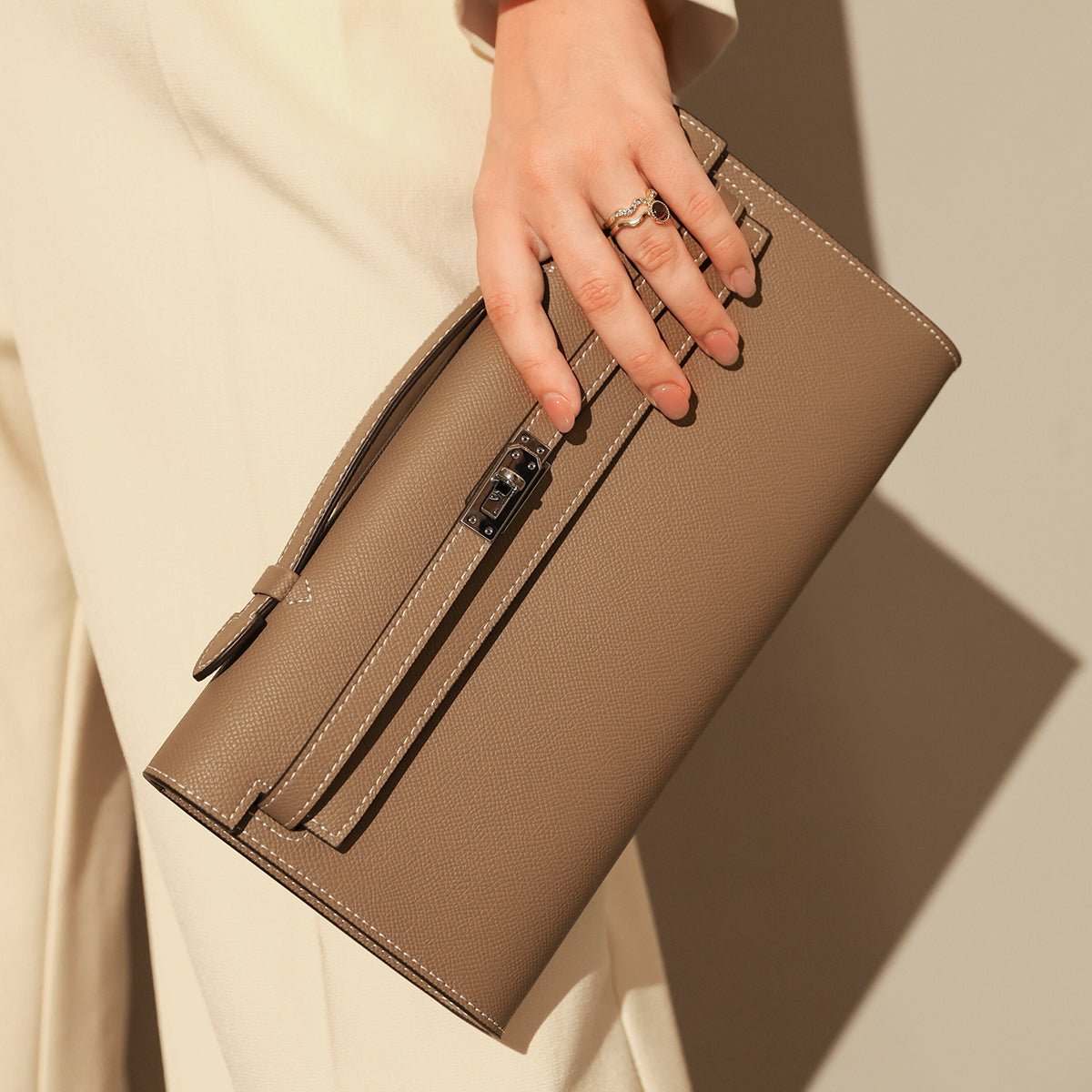 Structured Saffiano Leather Top-Handle Clutch – Elongated Evening Bag with Silver Turn-Lock & Contrast Stitching