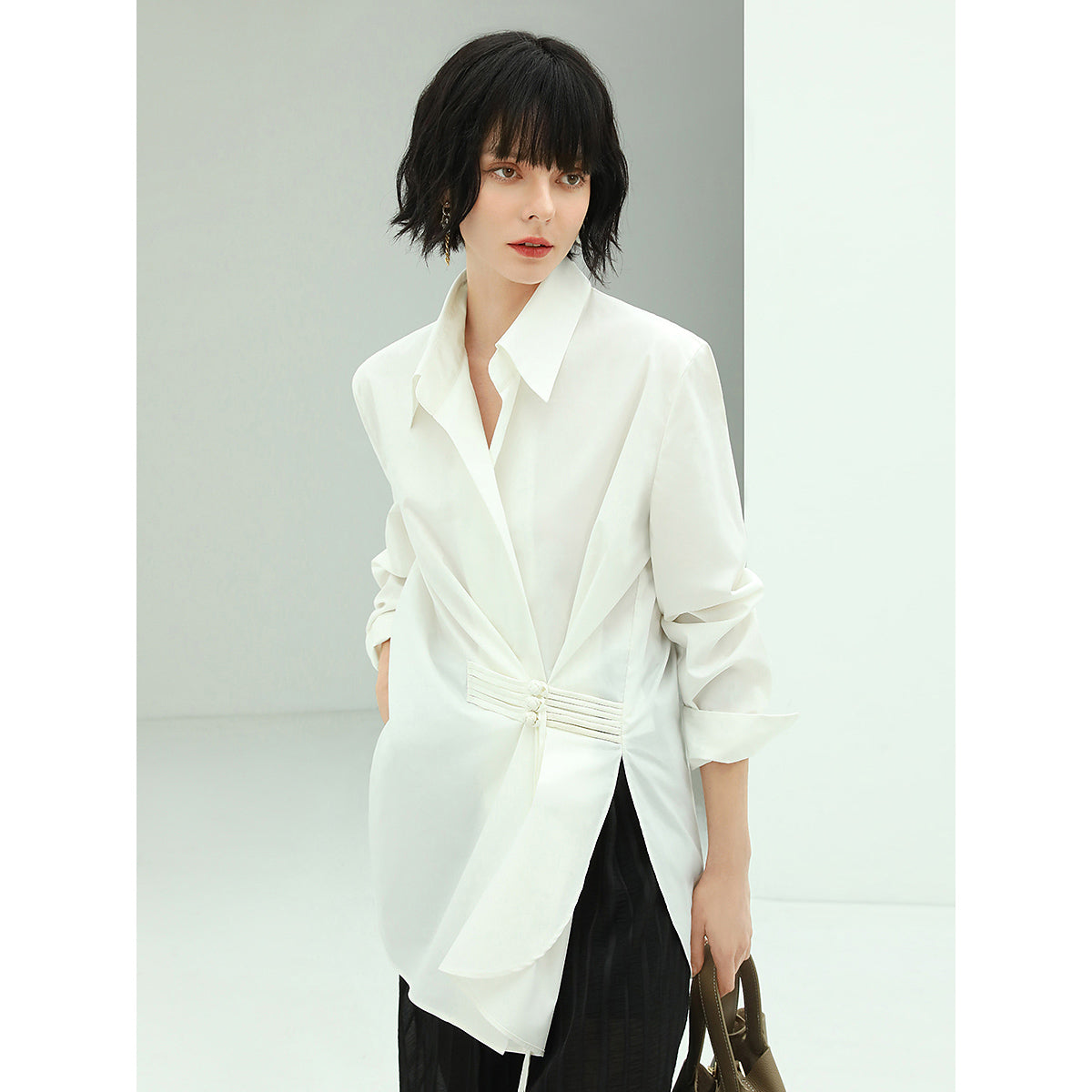 suave asymmetrical hem knot buckled white shirt all white 3