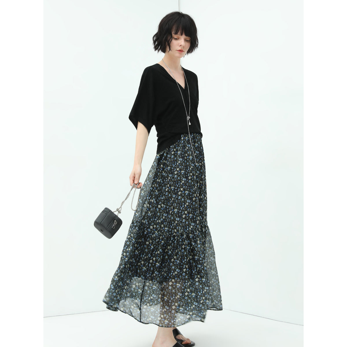 summery-floral-a-line-pleated-black-midi-skirt_all_black_3.jpg