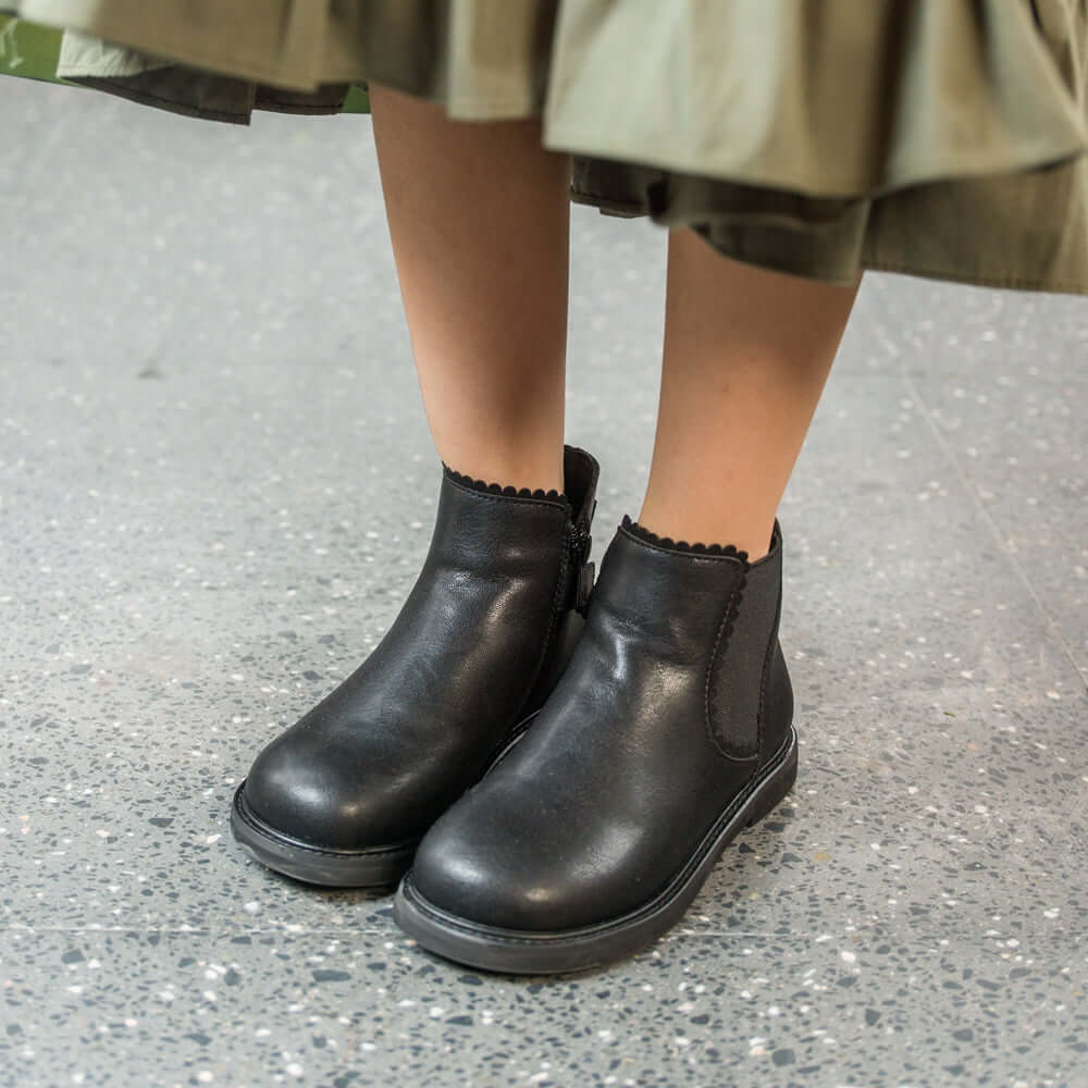 tassel tail kids chelsea boots all black 6