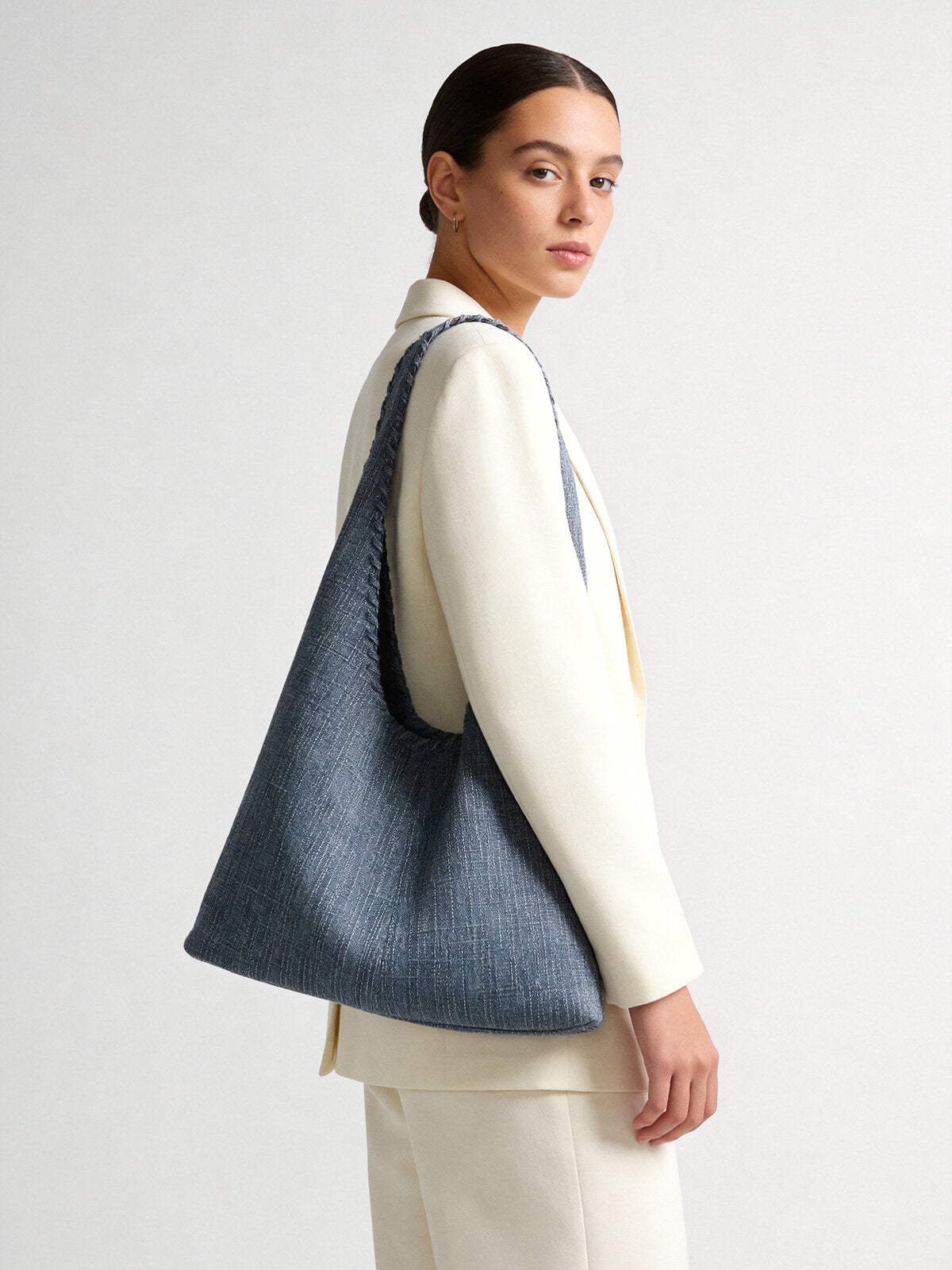 Textured Denim-Style Woven Hobo Tote Bag – Whipstitch Trim Shoulder Bag with Leather Lining