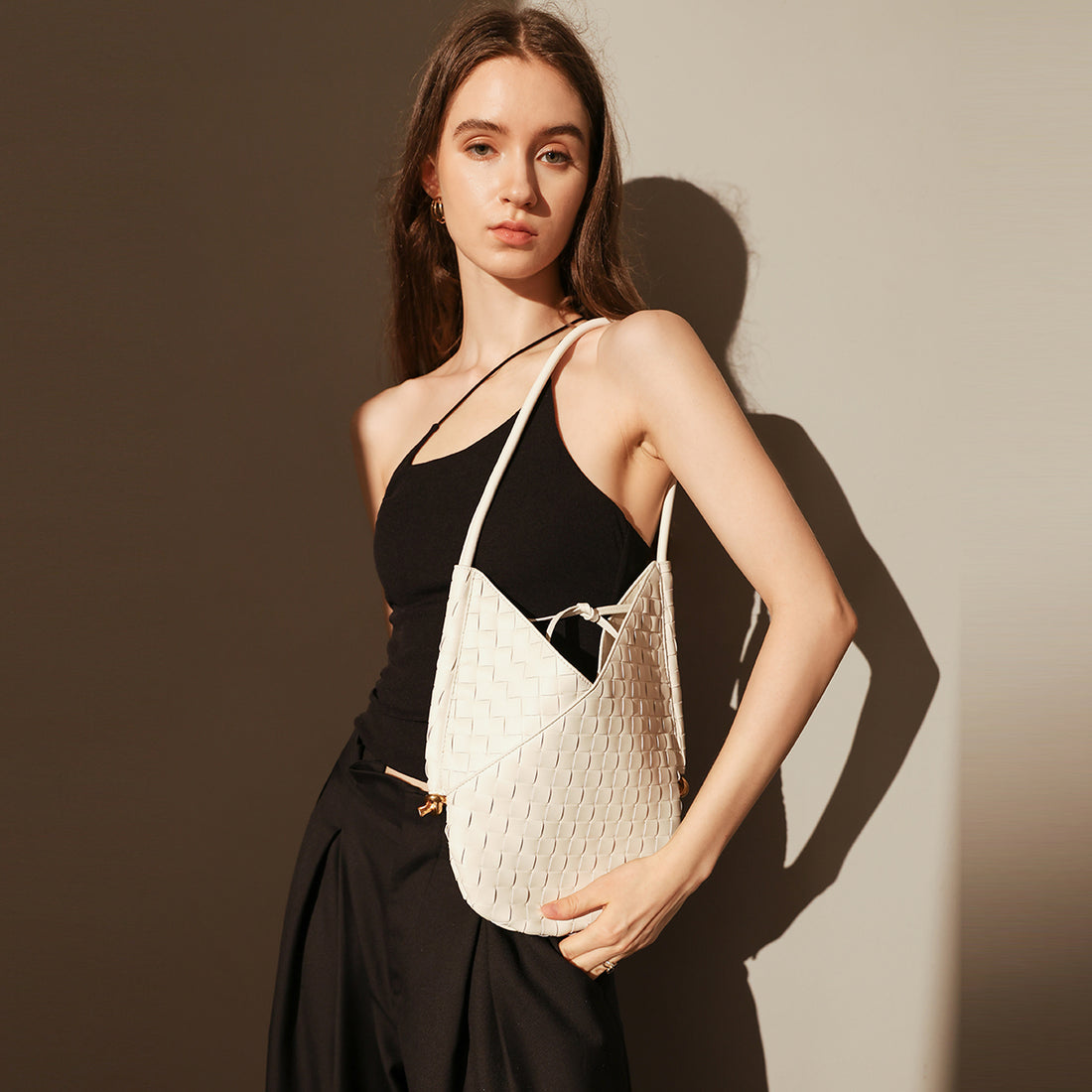 textured-v-shaped-shoulder-bag_all_white_1.jpg