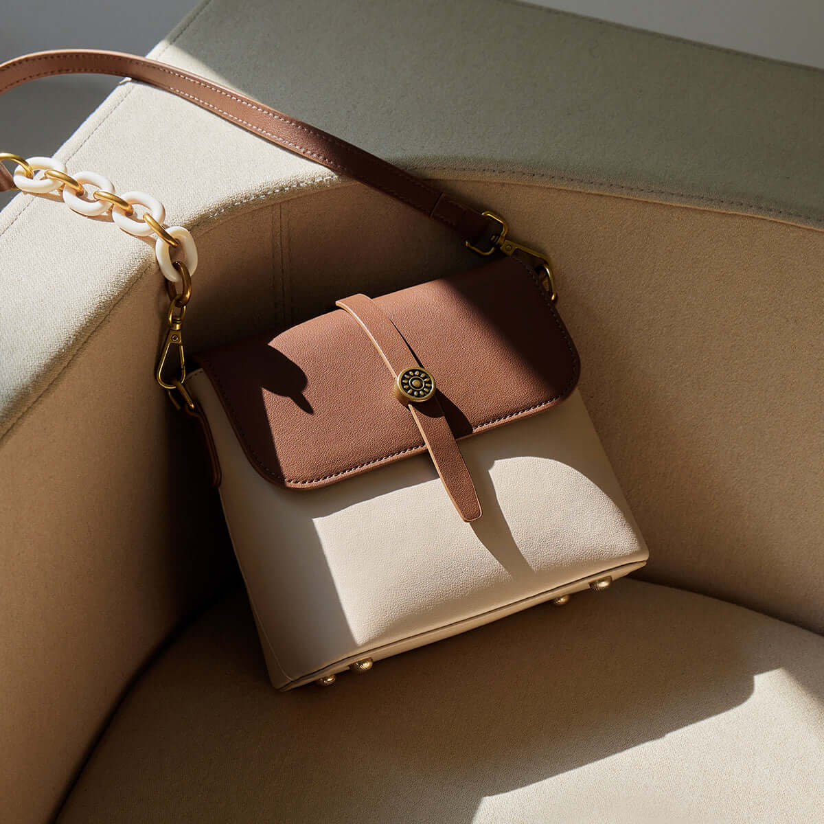 timeless flap leather shoulder bag beige 3