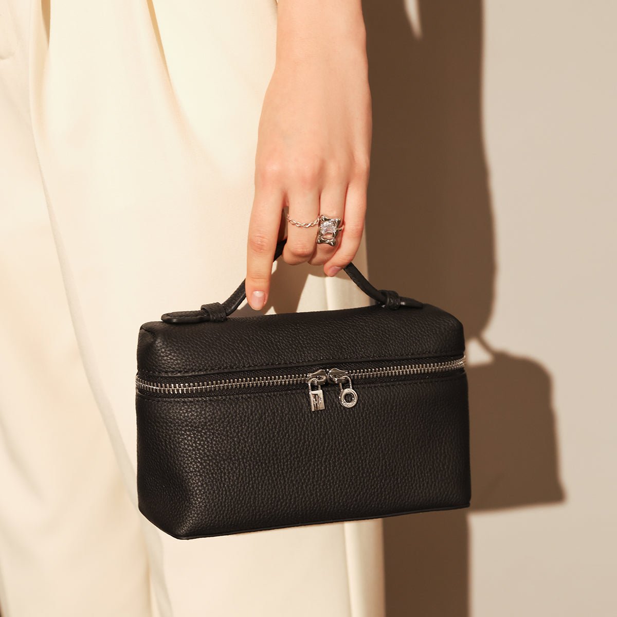 Traveler’s Pebbled Leather Box Vanity Bag – Mini Top-Handle Makeup Case with Lock Detail & Detachable Strap