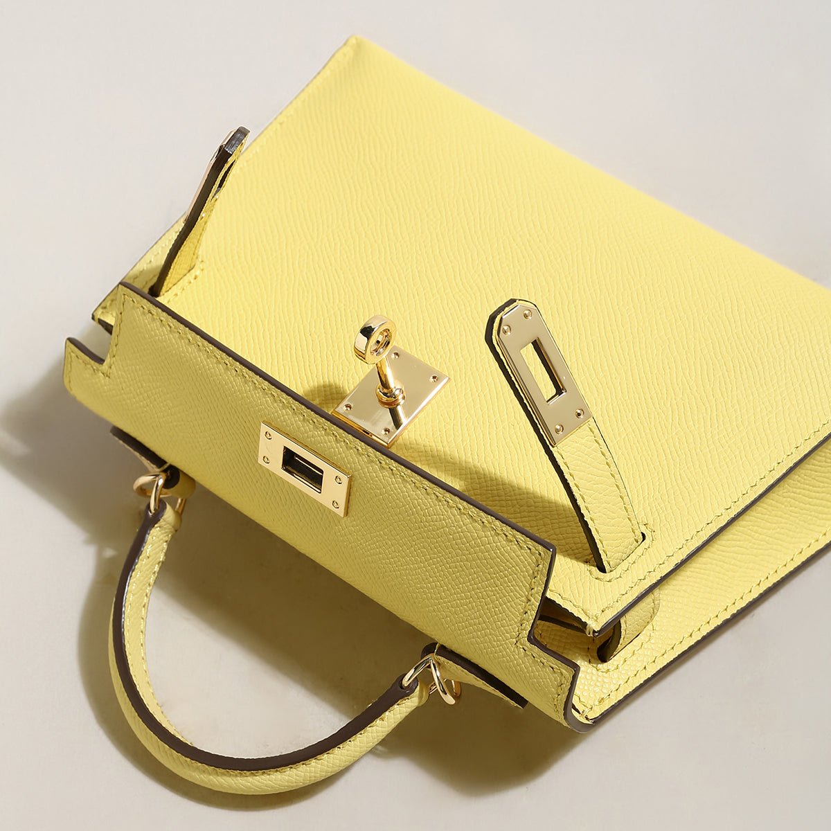 Trendy Petite Top Handle Bag – 22cm Structured Mini Leather Satchel with Turn-Lock Closure