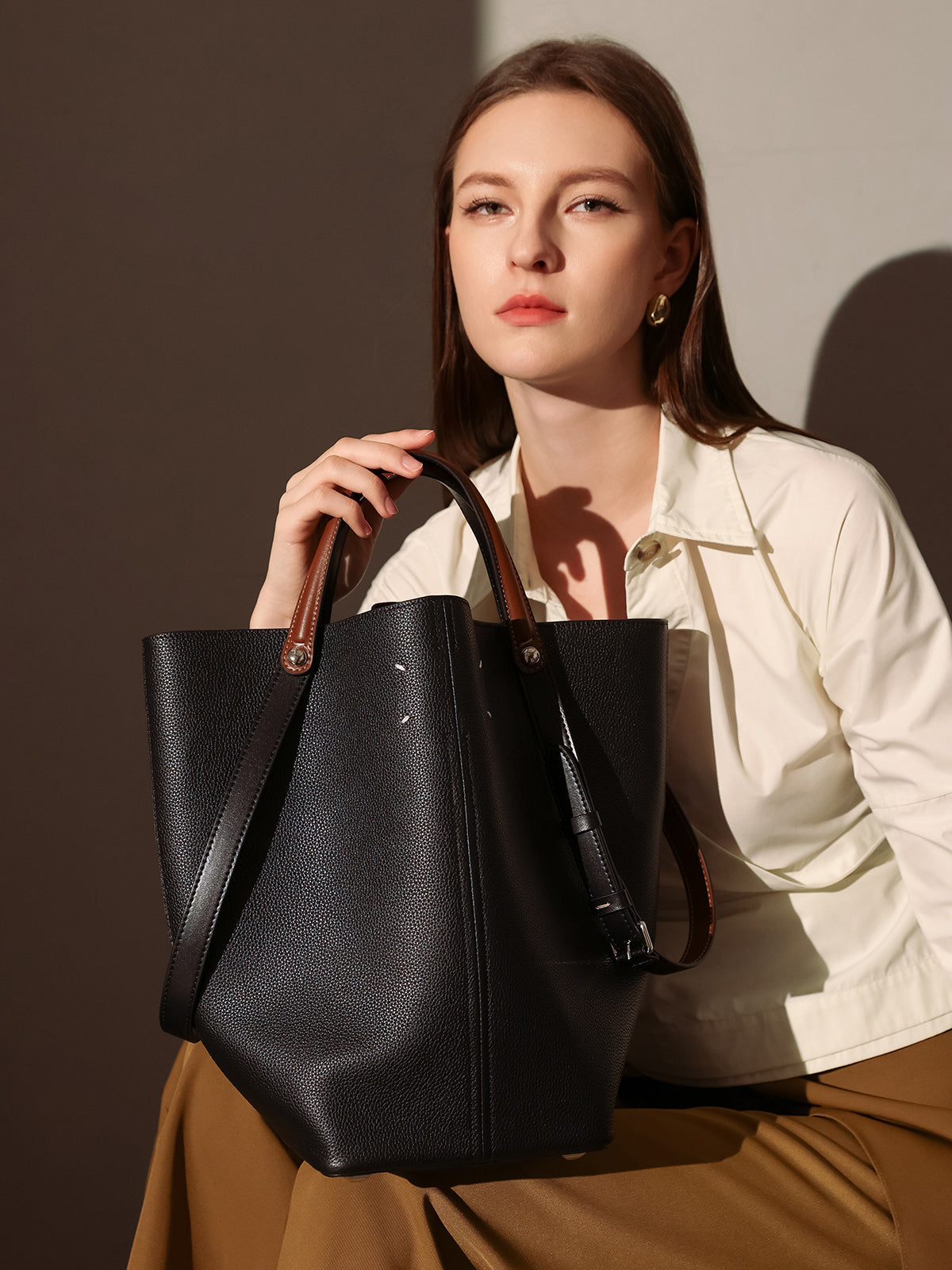 tropea trapezoid tote bag black 1