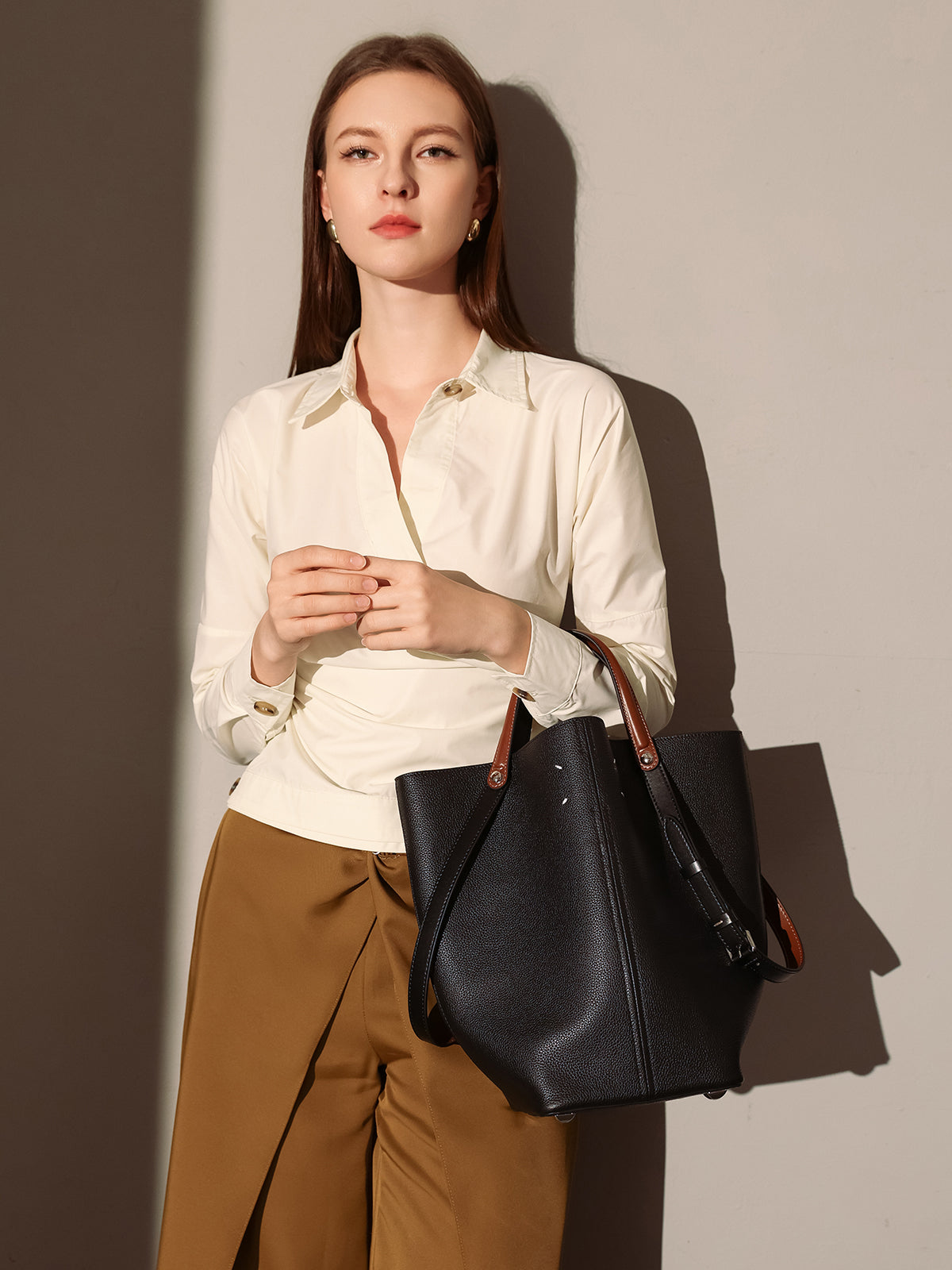 tropea trapezoid tote bag black 3